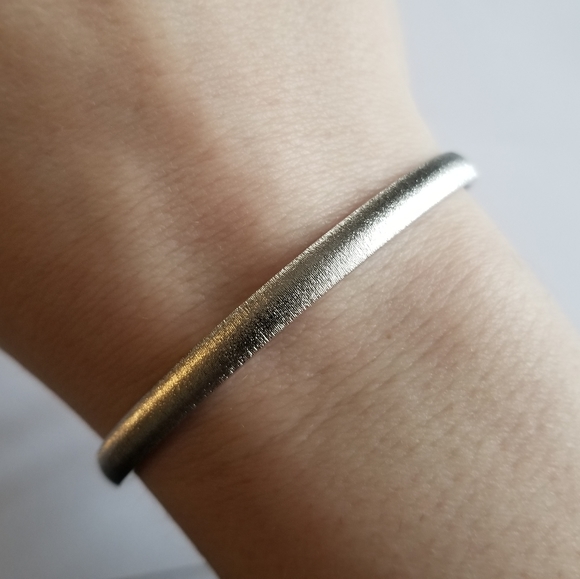 Vintage Monet bangle bracelet silver tone textured finish - Picture 4 of 13